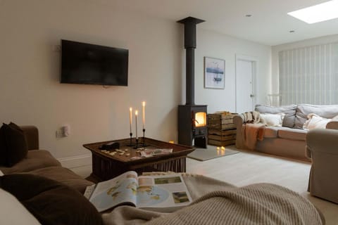 4BR Beach House sleeps 10 - 5 mins walk to the Sea House in West Wittering