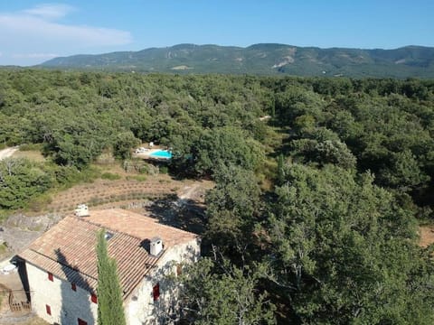 Maison de caractère dans Luberon avec piscine House in Apt