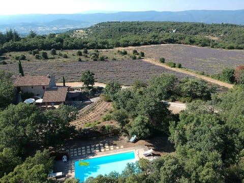 Maison de caractère dans Luberon avec piscine House in Apt