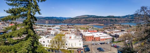 Sandbar Haven House in Hood River