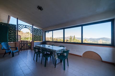 Patio, Natural landscape, View (from property/room), Balcony/Terrace, Seating area, Dining area, Mountain view