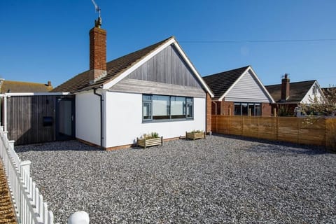 Designer Family Escape Hot Tub Steps to Beach House in West Wittering