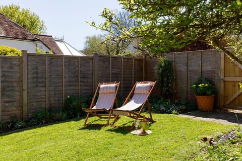 Cosy Cottage in Beautiful South Downs Walk 2 Pub House in Arun District