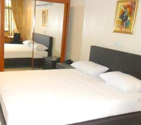 Appartement de 3 chambres avec balcon et wifi a KinshasaELv Condo in Brazzaville