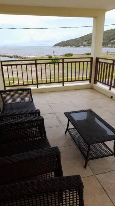 SeaFront Vacation Home Stay House in Portmore