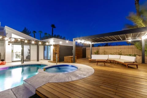 4 BR Home in Palm Springs King beds Pool & Spa Permit 5152 Villa in Palm Springs