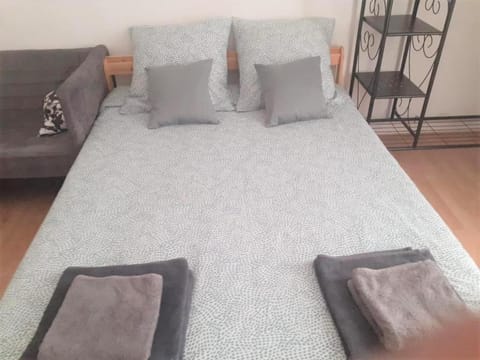 Appartement entier proche de Paris. Condo in Levallois-Perret