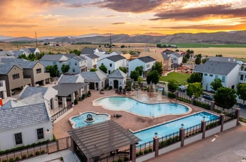 Elim Valley Resort 4307 Black Rock at Sand Hollow Private Pool & Hot Tub House in Hurricane