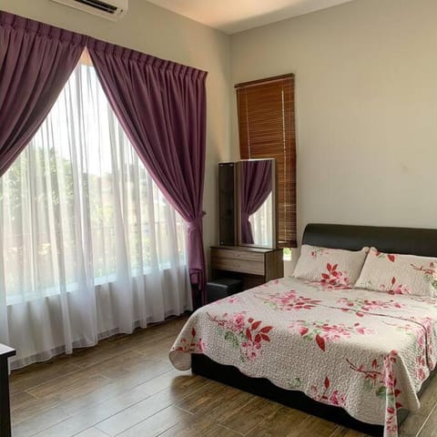 Santai Homestay Jb House in Johor Bahru