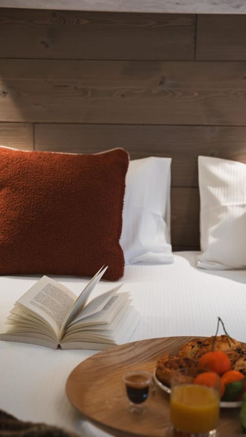 Bed, Food and drinks, Bedroom