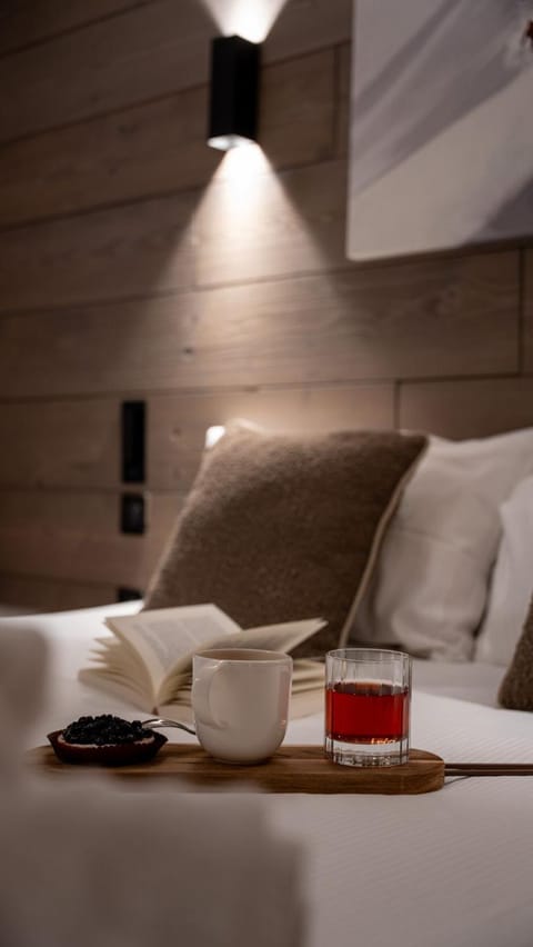 Bed, Food and drinks, Bedroom