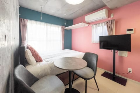 Bed, TV and multimedia, Dining area, Bedroom, air conditioner