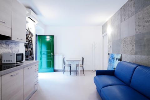 Kitchen or kitchenette, Living room, Seating area