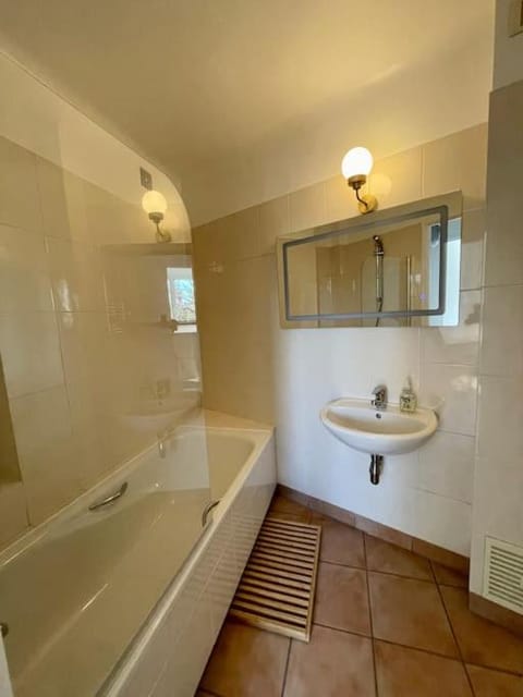 New 2 bedroom apartment to visit Paris Apartment in Île-de-France