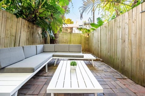 Contemporary 2-Bed House in Trendy Enmore House in Marrickville