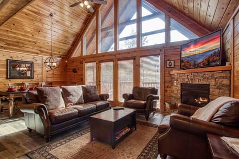 Cub Path Lodge - Luxurious 5 5 with Theatre Room and Mountain Views! cabin House in Gatlinburg