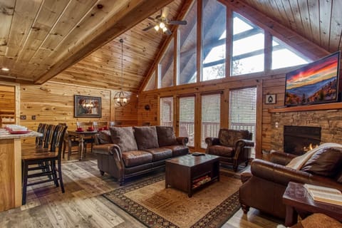 Cub Path Lodge - Luxurious 5 5 with Theatre Room and Mountain Views! cabin House in Gatlinburg