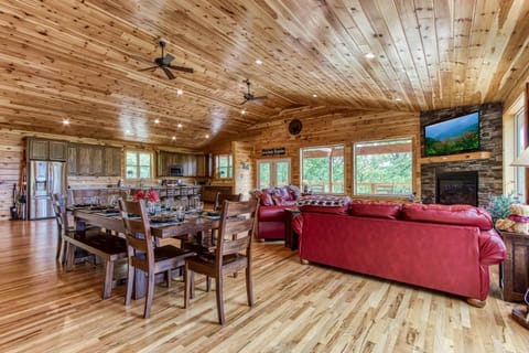 BRAND NEW BUILD 5 Bedroom, 5 Bath With 4,000 Sq Ft With Mountain View cabin House in Gatlinburg