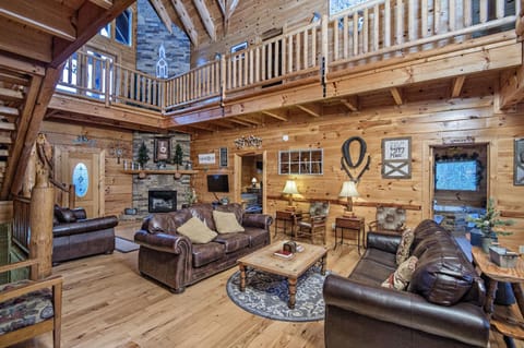 ERN854 - Wagon Wheel Lodge - Great Location! Close To All The Action! cabin House in Pigeon Forge