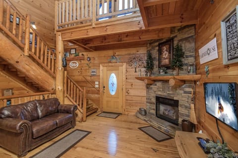 ERN854 - Wagon Wheel Lodge - Great Location! Close To All The Action! cabin House in Pigeon Forge