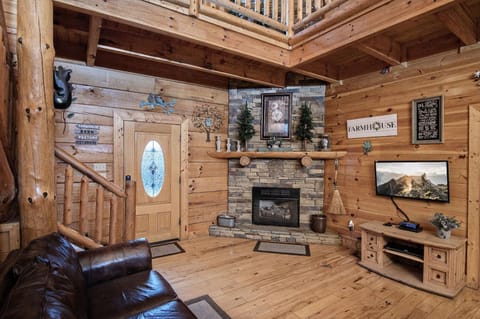 ERN854 - Wagon Wheel Lodge - Great Location! Close To All The Action! cabin Casa in Pigeon Forge