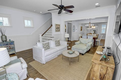 'Seas the Day' in WaterColor Beach 5 Bdrm Slps 10- Steps to Dragonfly Pool! home Haus in Seagrove Beach