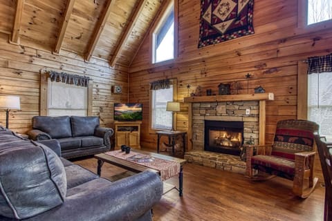 ER6 - On Eagles' Wings - Great location, Close to all the action! cabin House in Pigeon Forge