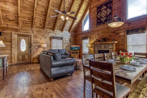 ER6 - On Eagles' Wings - Great location, Close to all the action! cabin House in Pigeon Forge