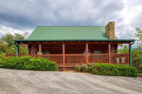 ERN813 - Heavenly View- Great Location! Close To All The Action! cabin House in Pigeon Forge