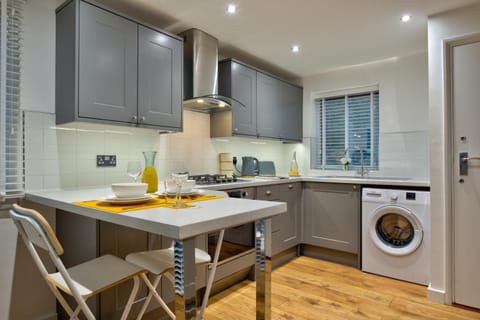 Kitchen or kitchenette, Seating area, Dining area, dishwasher, minibar, pet friendly, stove, toaster, washing machine