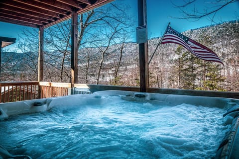 Patio, Day, Natural landscape, Winter, Hot Tub, Sauna, Mountain view