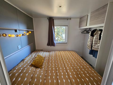 Mobilhomme LECCI 3 CHAMBRES AVEC VUE MER EXCEPTIONNELLE Campground/ 
RV Resort in Lumio