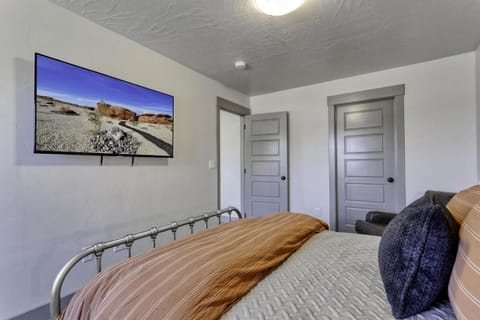 Escondido 2323 Sleeps 19, Ping Pong table, High speed internet- near Sand Hollow and Quail Creek House in Washington