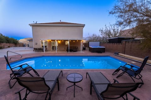 Hidden Gem - La Verkin 300 near Zion National Park Private Heated Pool & Spa House in La Verkin