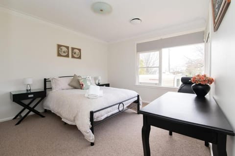 Oak St - Perfect Home Away From Home Close to CBD House in Orange