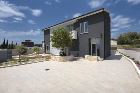 Villa mit privatem Pool, eigener Crossfit-Halle, Billard House in Premantura