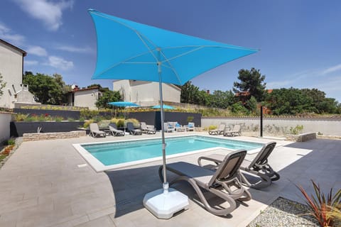 Villa mit privatem Pool, eigener Crossfit-Halle, Billard House in Premantura