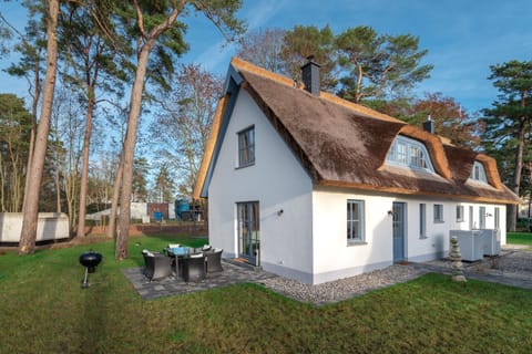 Property building, Garden, Garden view