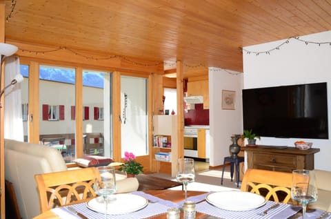 Charming and cosy apartment (sleeps 4-6 people) in a beautiful mountain village Condo in Murren