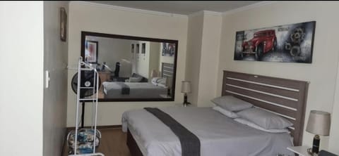 Stunning 2 Bedroom Inverter , WiFi Inside Golf Estate Apartamento in Roodepoort