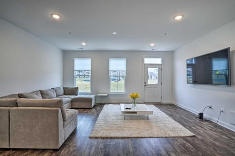 Modern Townhome 4 Mi to Downtown Frederick! Haus in Frederick