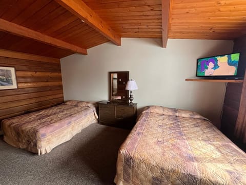 Raccoon Lodge Motel Nature lodge in Sylvan Lake