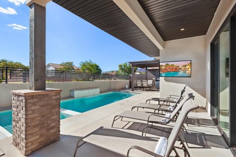 Ocotillo Springs Resort 45 l Brand New Property, Private Pool, Hot Tub, & Community Pool House in Santa Clara