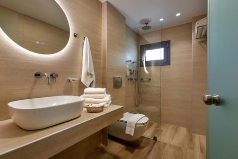 Shower, Toilet, Bathroom, Decorative detail, Area and facilities, towels