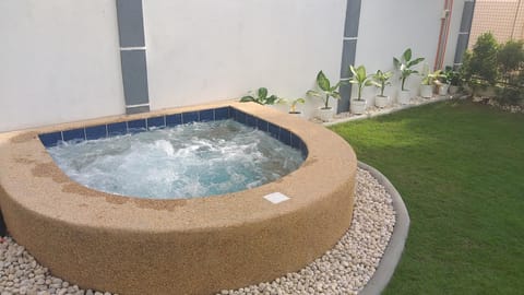 Hot Tub, Swimming pool