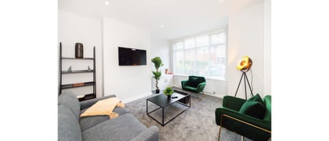 Hassle-Free & Handsome Brand-New 3-Bed Home Condominio in Prestwich