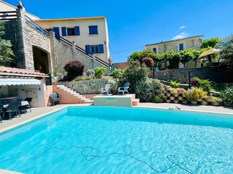 Le domaine des Oliviers ALES Piscine Jacuzzi Sauna Apartment in Alès