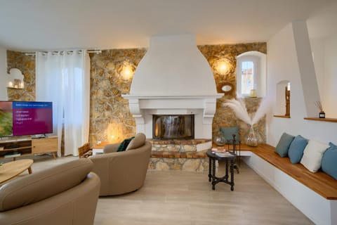06Q - Biot beautiful provencal villa with swimming pool Maison in Villeneuve-Loubet