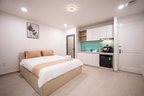 Bed, Kitchen or kitchenette, Photo of the whole room, Bedroom, minibar