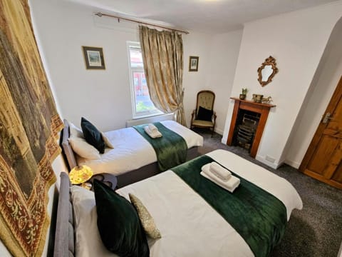 Cute Cottage in Egham Heathrow- 7 Guests 3 bedrooms Appartement in Egham